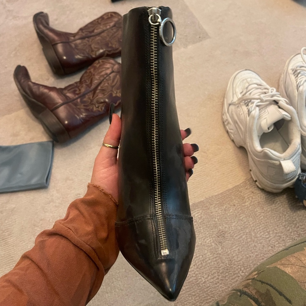 Unworn Schutz pointed toe black soft leather heel